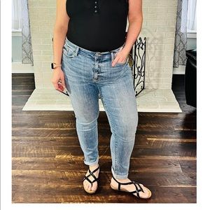 Plus/Reg Judy Blue Mid Rise Bleach Wash Boyfriend Jean